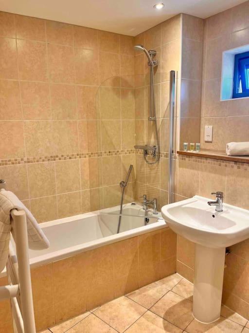 2Bed With Pool & Sea View Apartment 뉴키 외부 사진